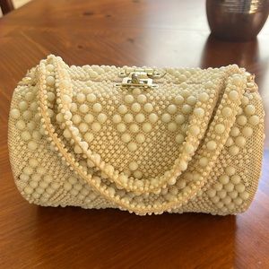 Vintage 1960’s Ivory Beaded Barrel Purse in very good used condition.